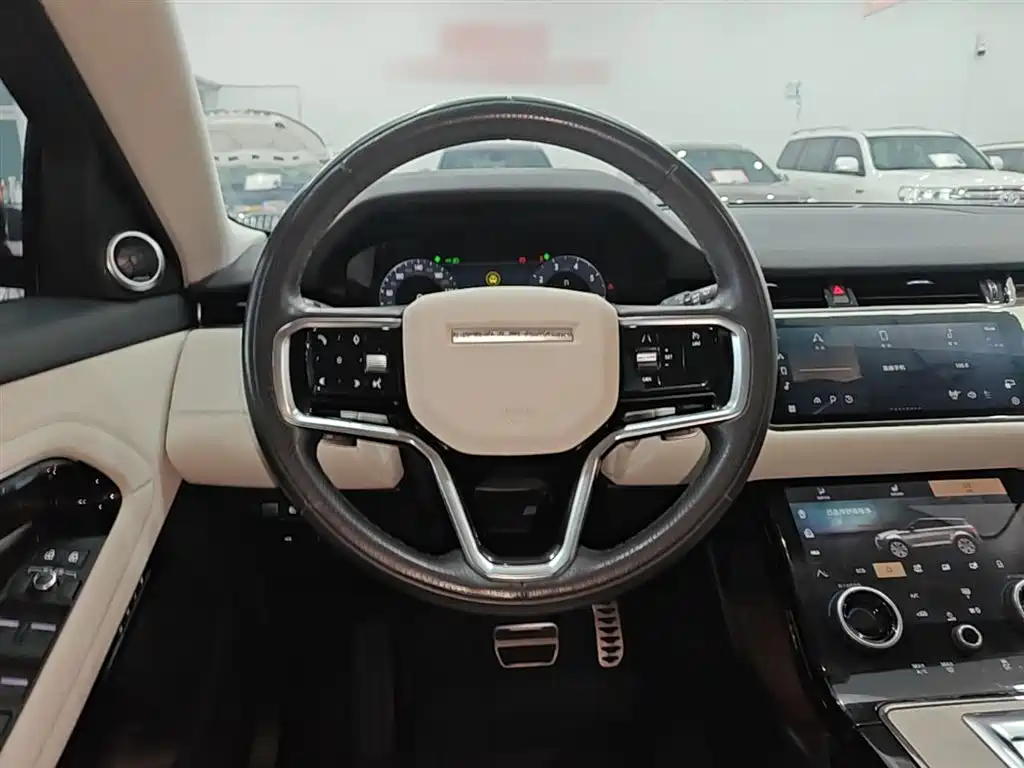 Land Rover Evoque 2023 — фото 11