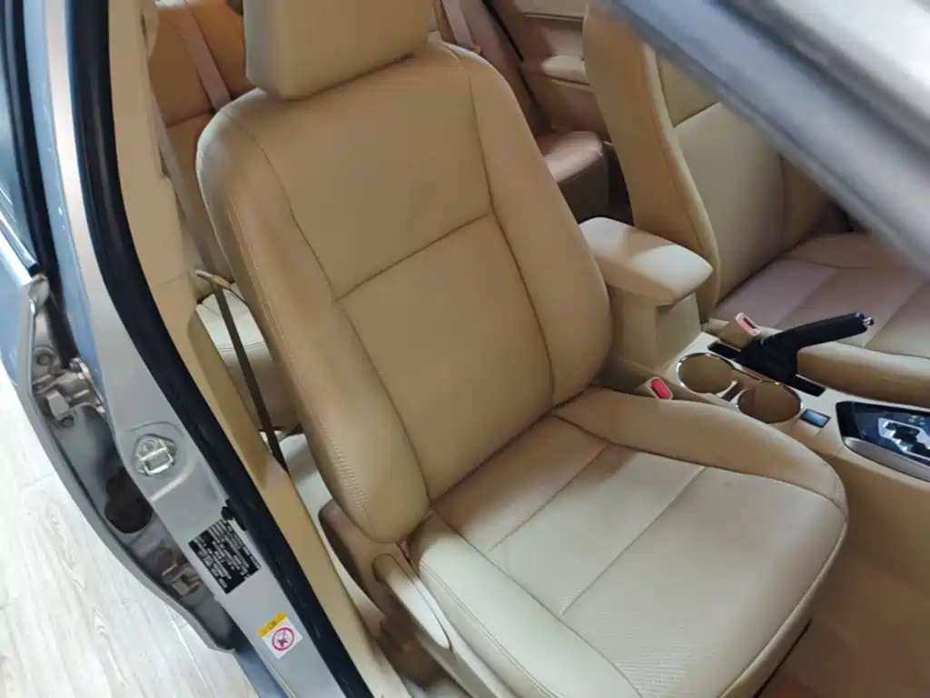 Toyota Corolla 2015 — фото 25