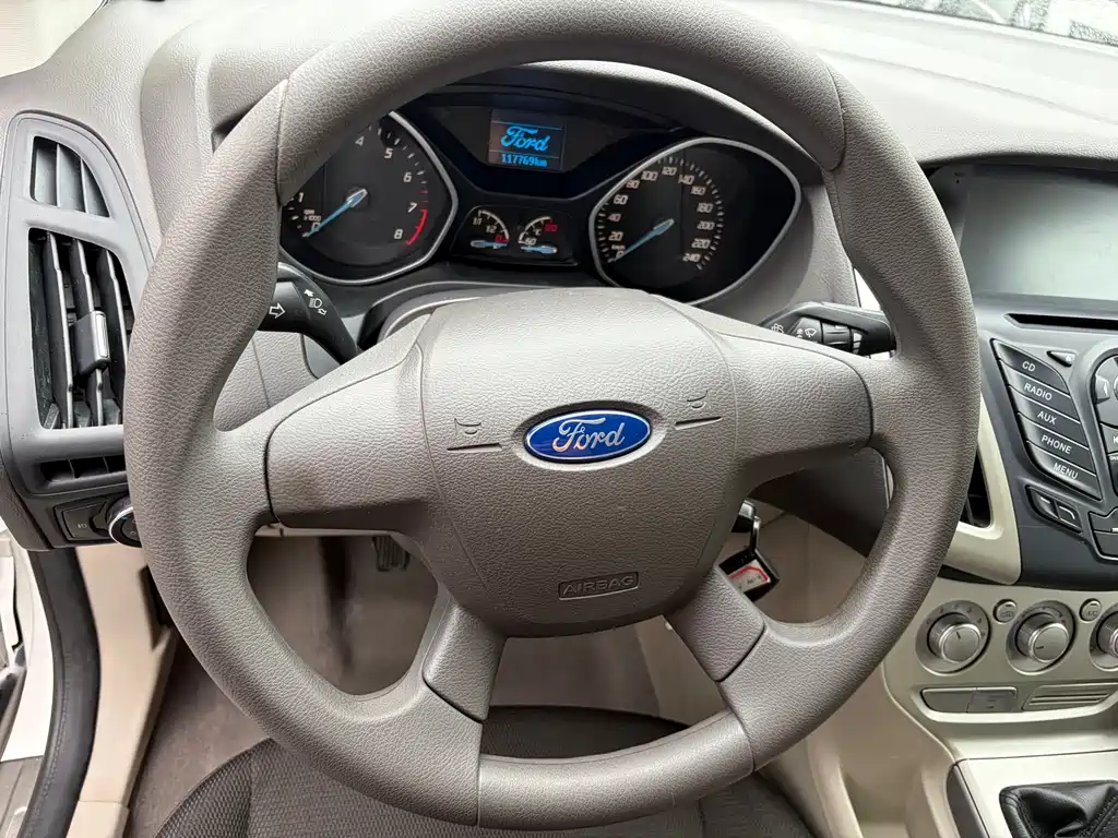 Ford Focus 2014 — фото 16