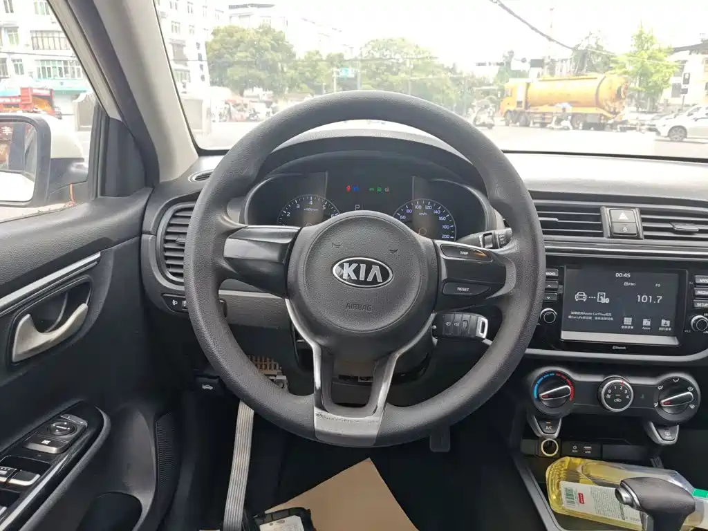 Kia K2 2018 — фото 11