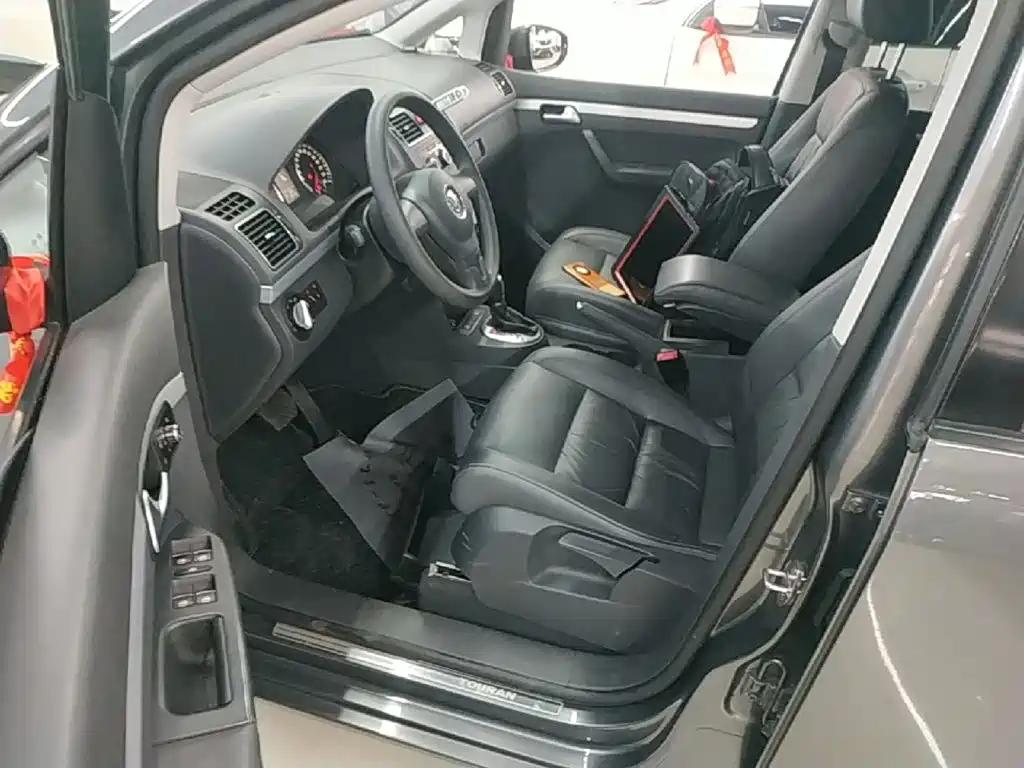 Volkswagen Touran 2015 — фото 16
