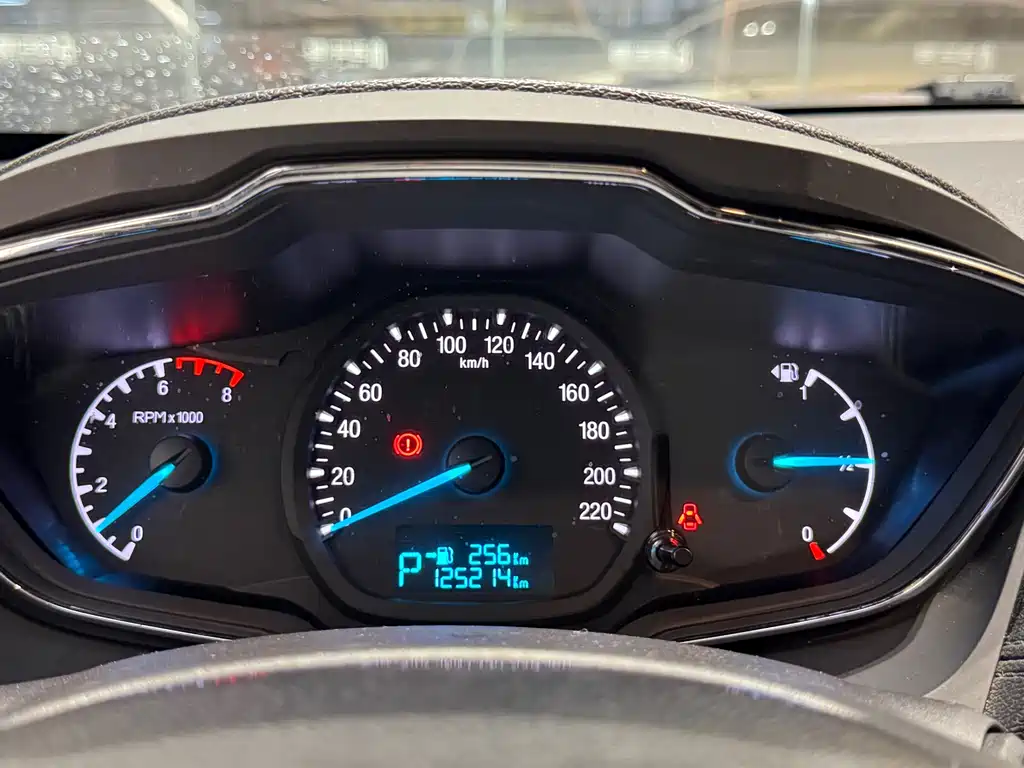 Ford Escort 2015 — фото 14