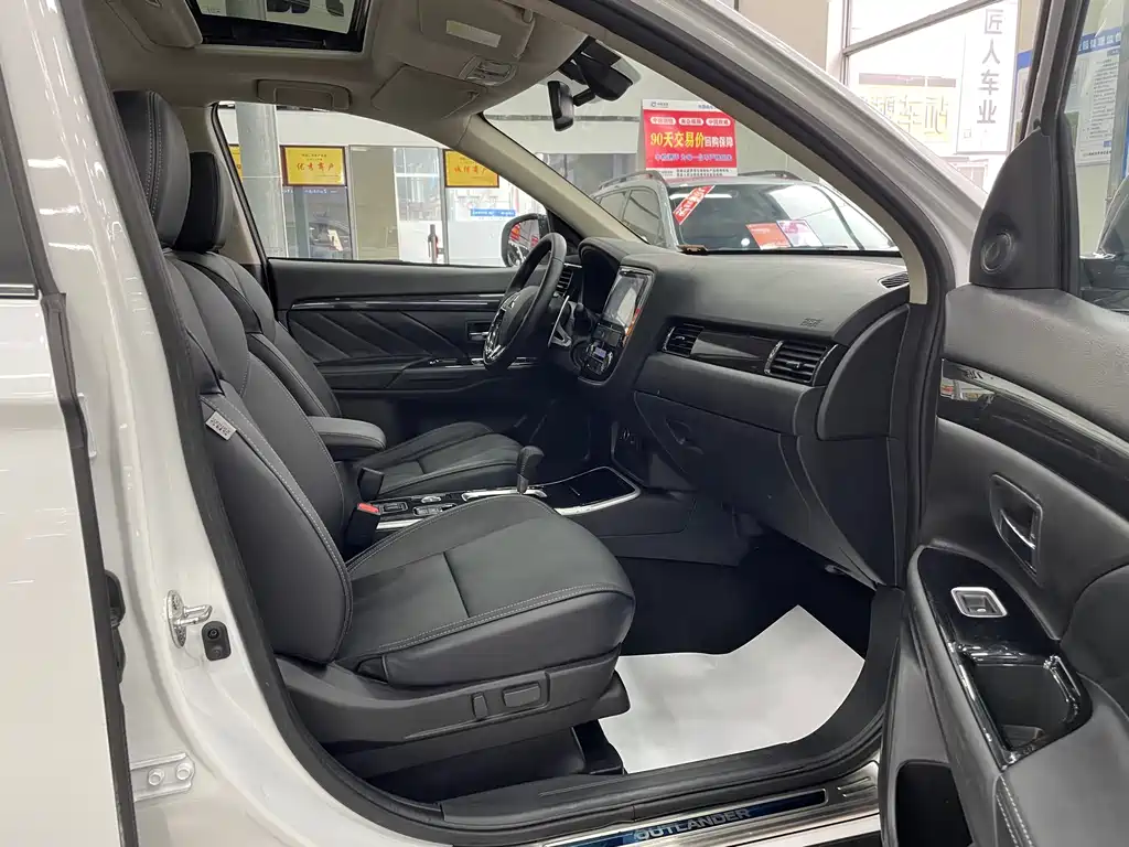 Mitsubishi Outlander 2019 — фото 18