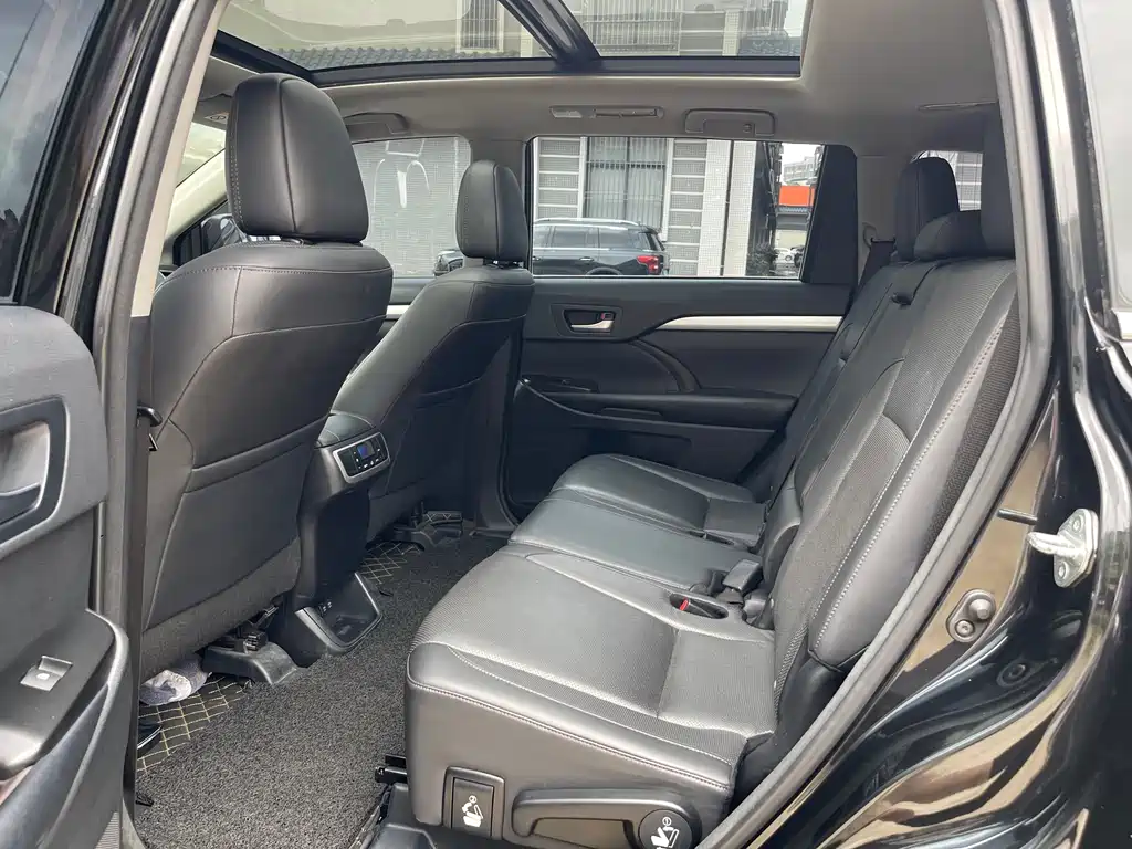 Toyota Highlander 2018 — фото 10