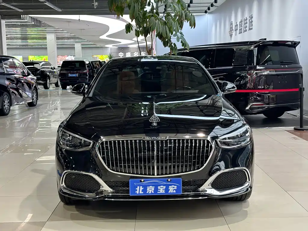 Mercedes-Benz Maybach S-Class 2025