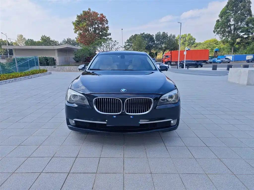 BMW 7 Series 2012 — фото 2