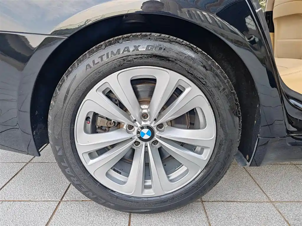 BMW 7 Series 2012 — фото 19