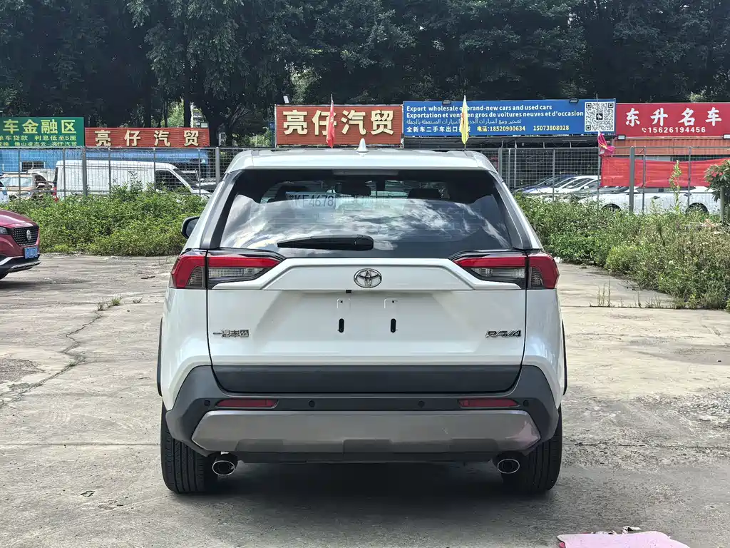 Toyota RAV4 2021 — фото 12