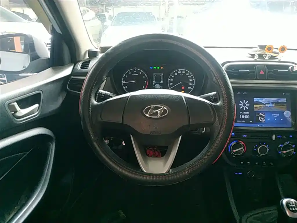 Hyundai Verna 2018 — фото 11