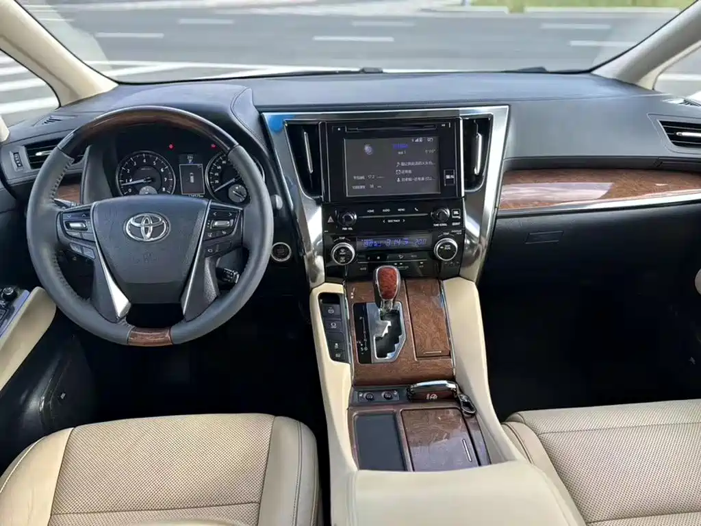Toyota Alphard 2017 — фото 18