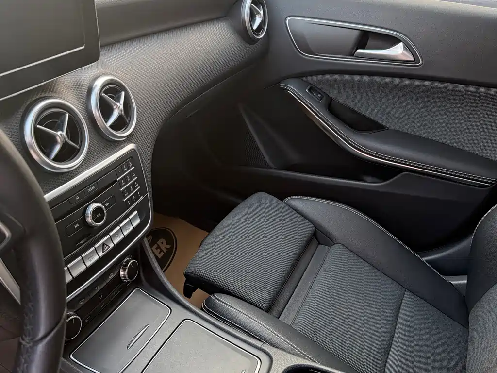 Mercedes-Benz A-Class 2016 — фото 11