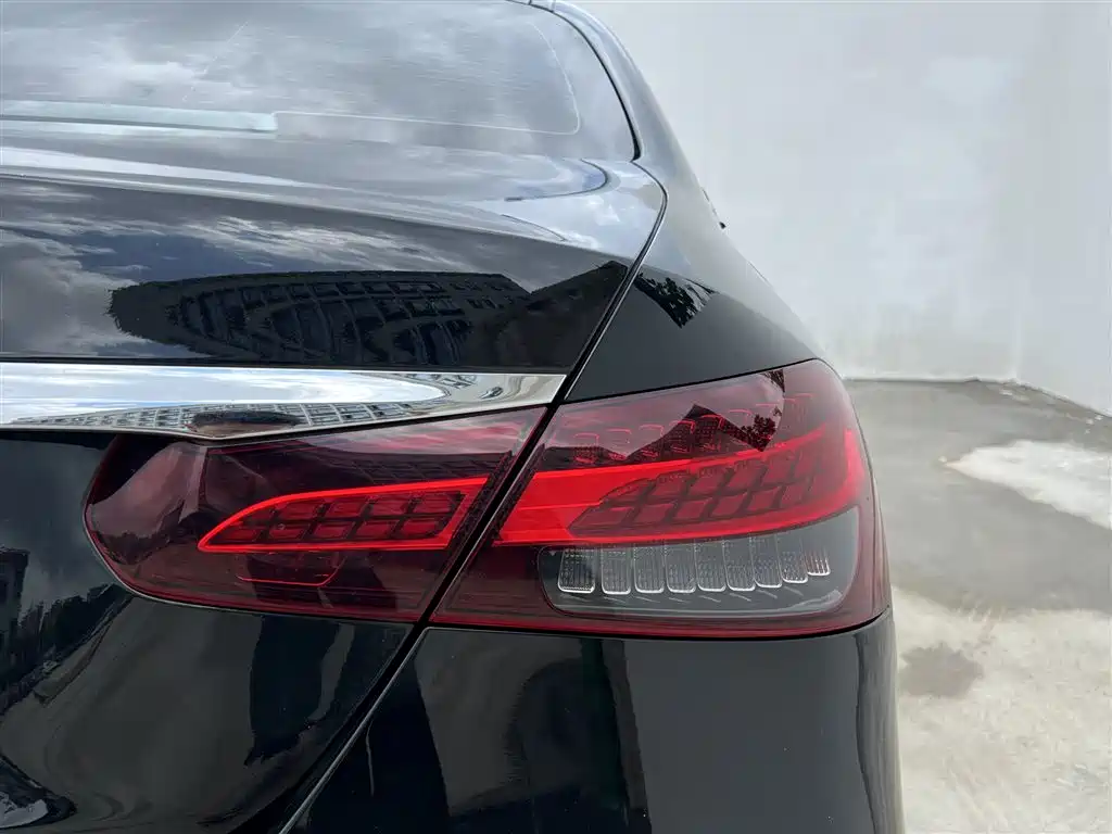 Mercedes-Benz E-Class 2023 — фото 16