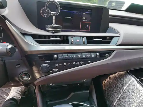 Lexus ES 2019