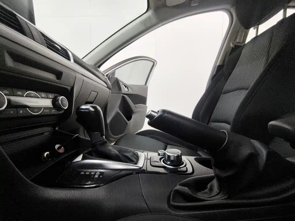 Mazda 3 Axela 2015 — фото 12