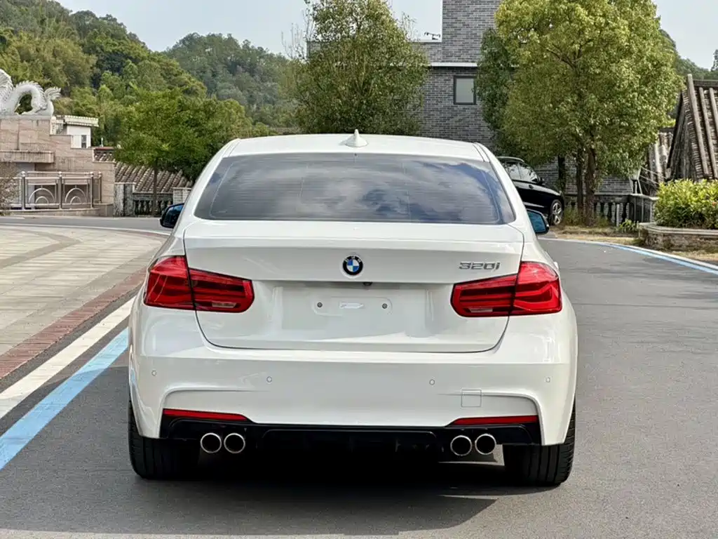 BMW 3 Series 2019 — фото 11