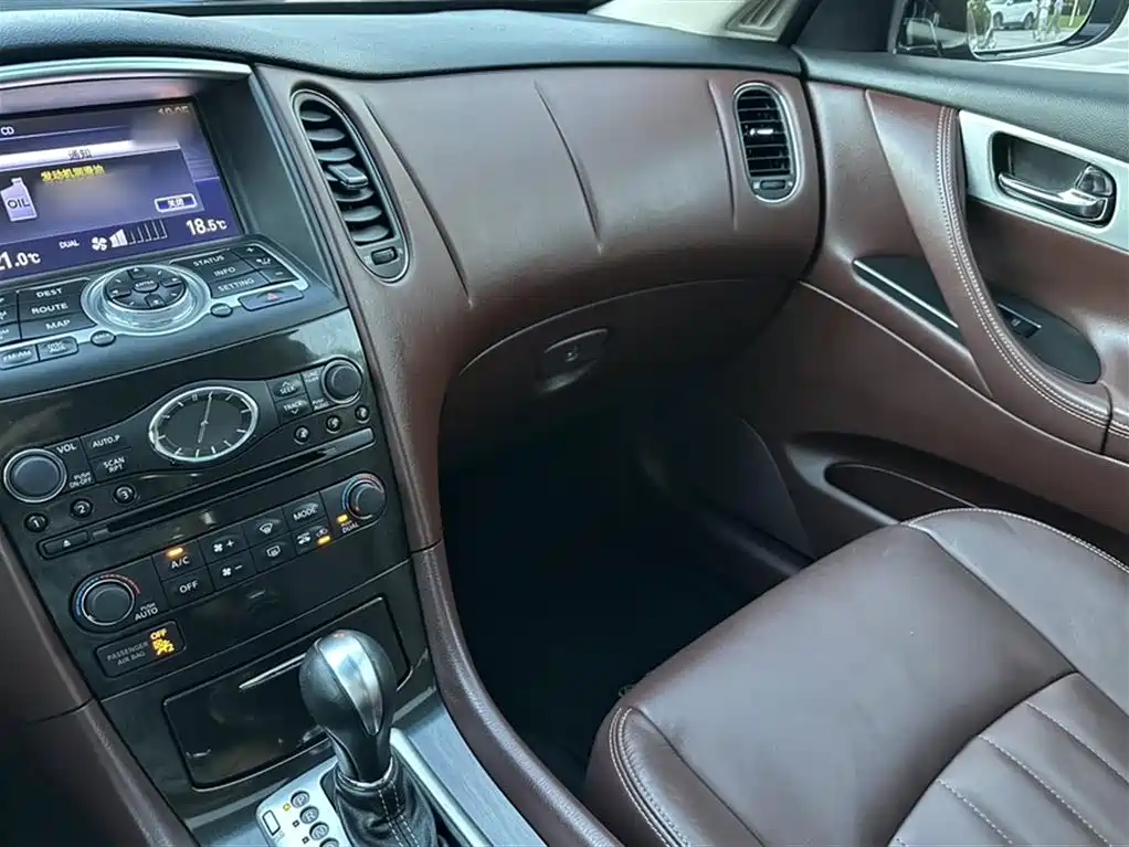 Infiniti QX50 2017 — фото 16