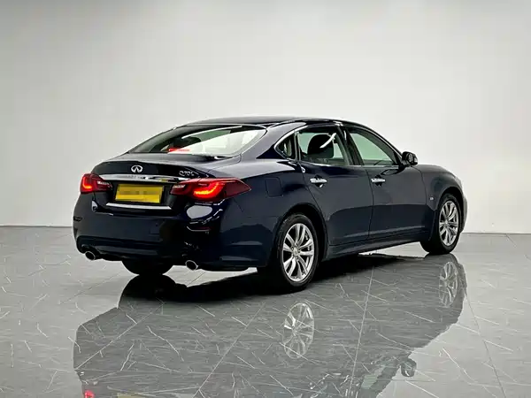 Infiniti Q70 2017