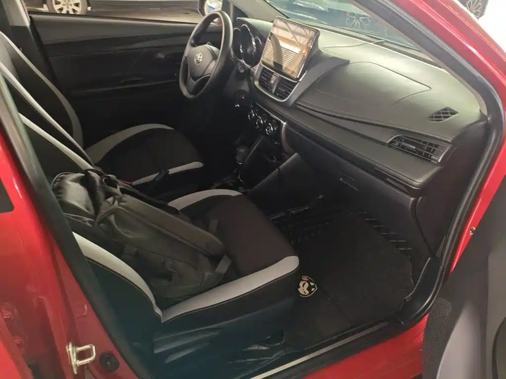 Toyota Yaris L 2020 — фото 16