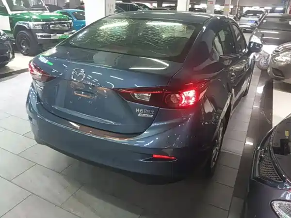 Mazda 3 Axela 2016