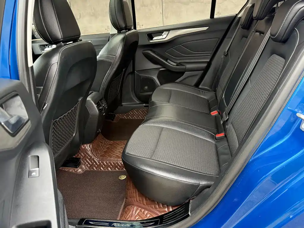 Ford Focus 2019 — фото 13