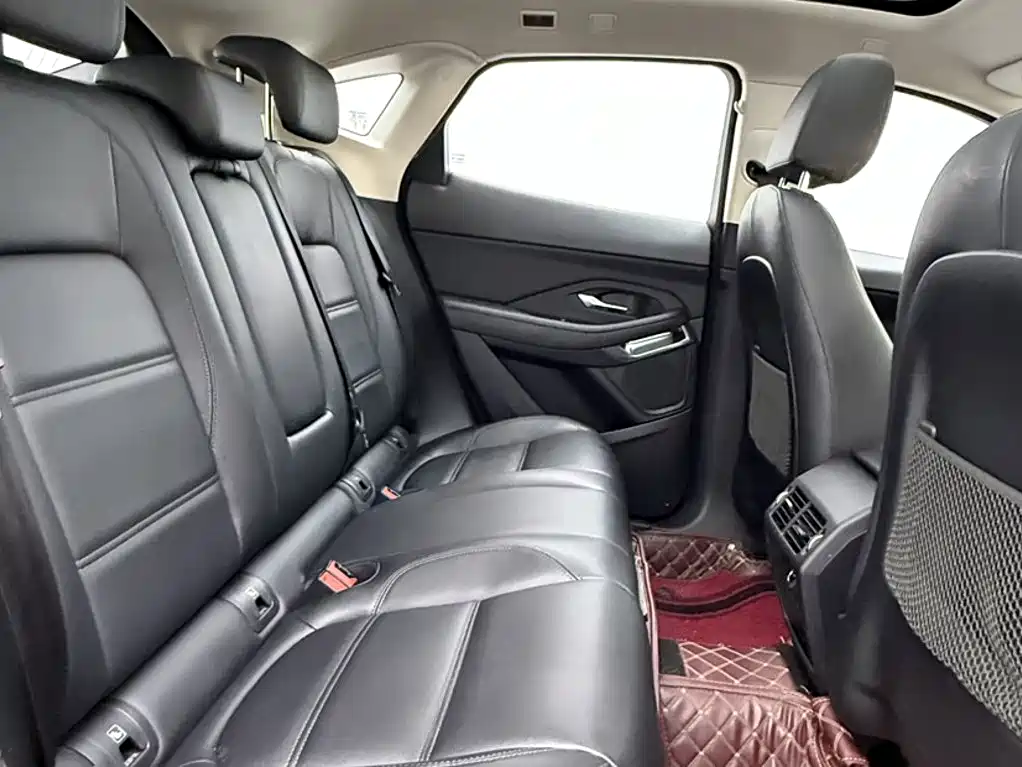 Jaguar E-PACE 2019 — фото 18