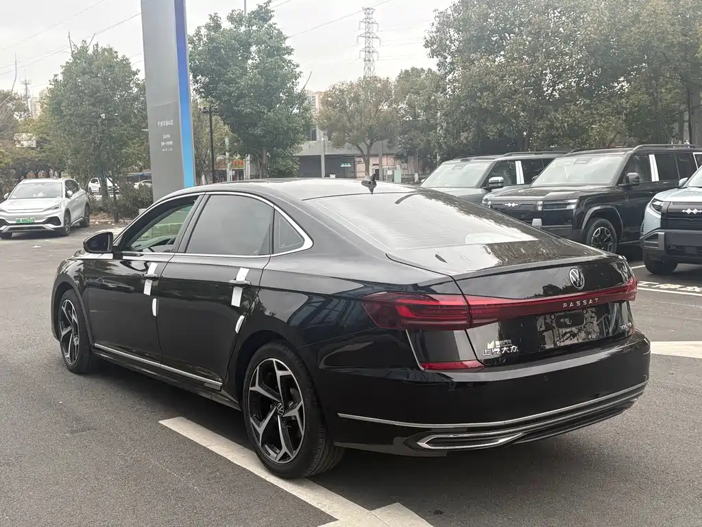 Volkswagen Passat 2023 — фото 14