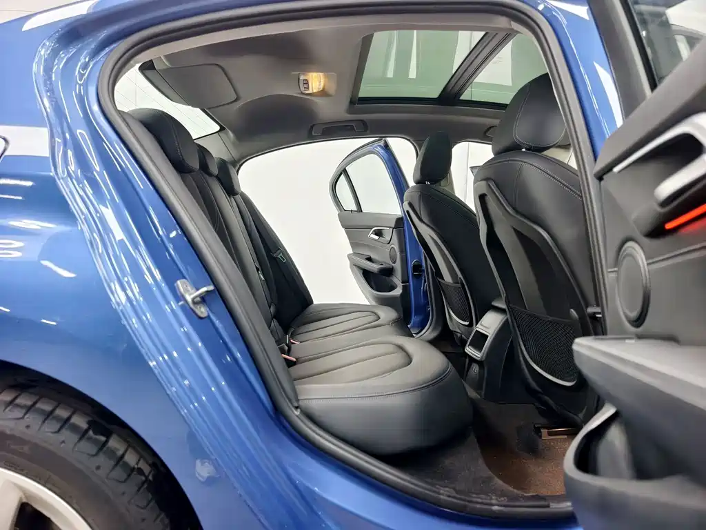 BMW 1 Series 2020 — фото 16