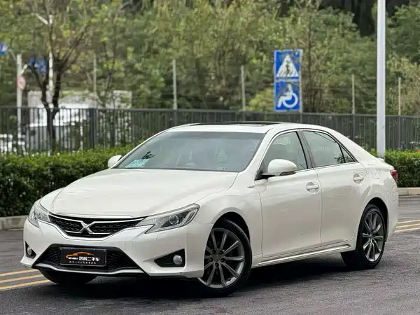 Toyota Reiz 2013