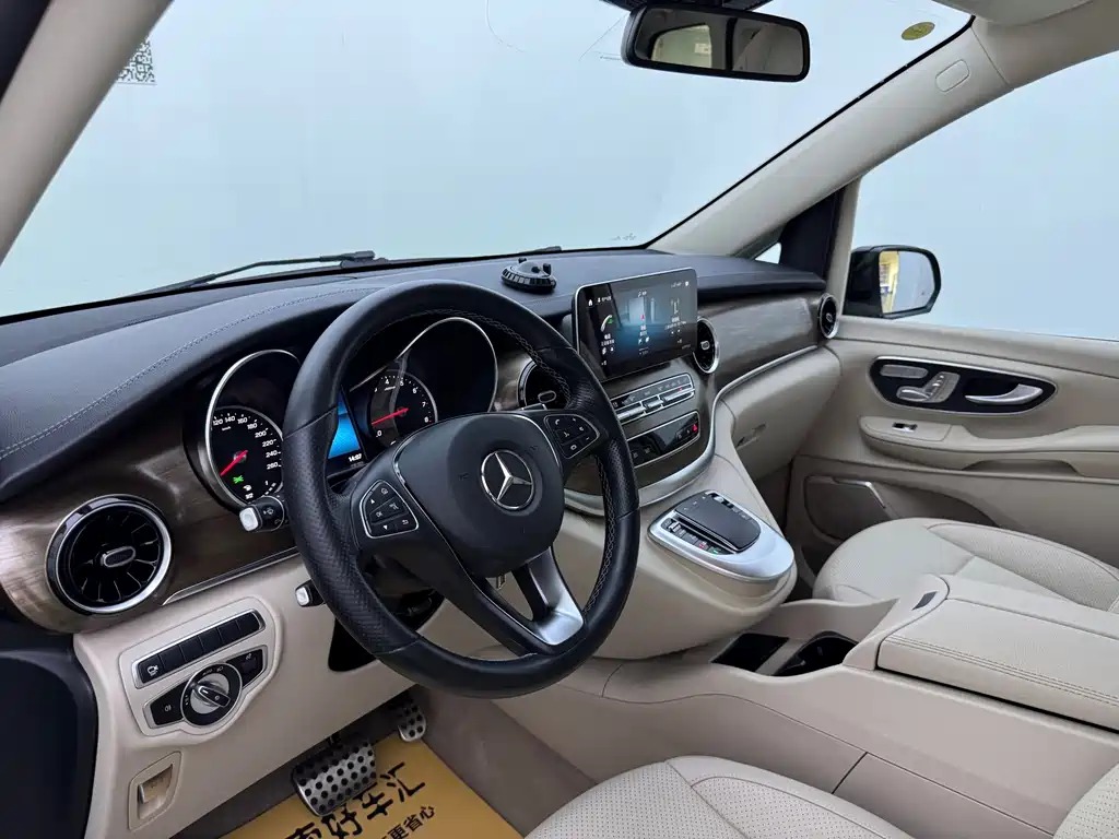 Mercedes-Benz V-Class 2022 — фото 28