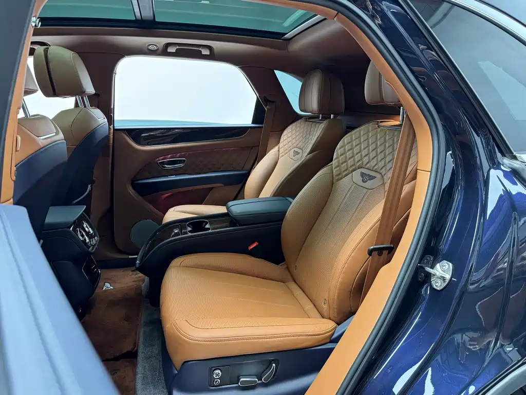 Bentley Bentayga PHEV 2021 — фото 14