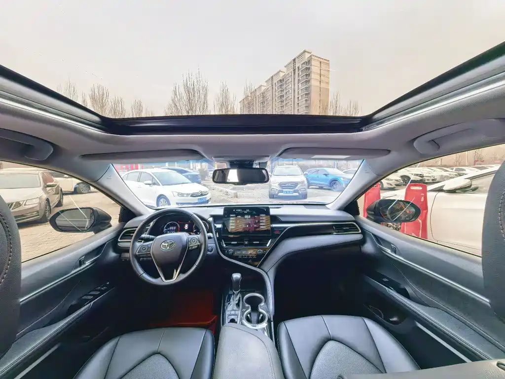 Toyota Camry 2023 — фото 9