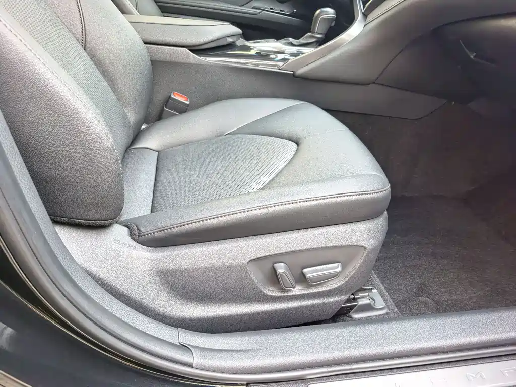 Toyota Camry 2023 — фото 23