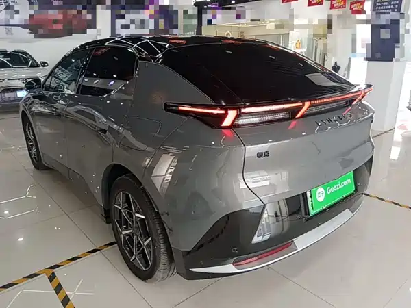 Lynk & Co Z20 2024