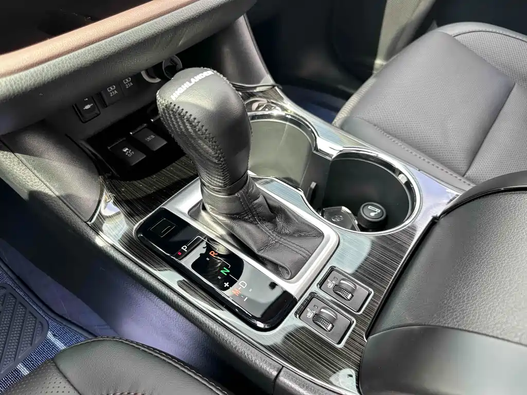 Toyota Highlander 2020 — фото 10