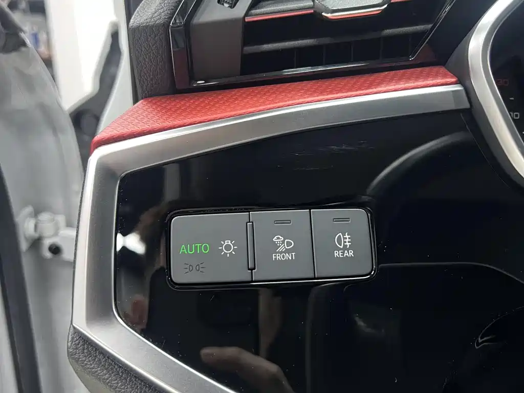 Audi Q3 2021 — фото 10