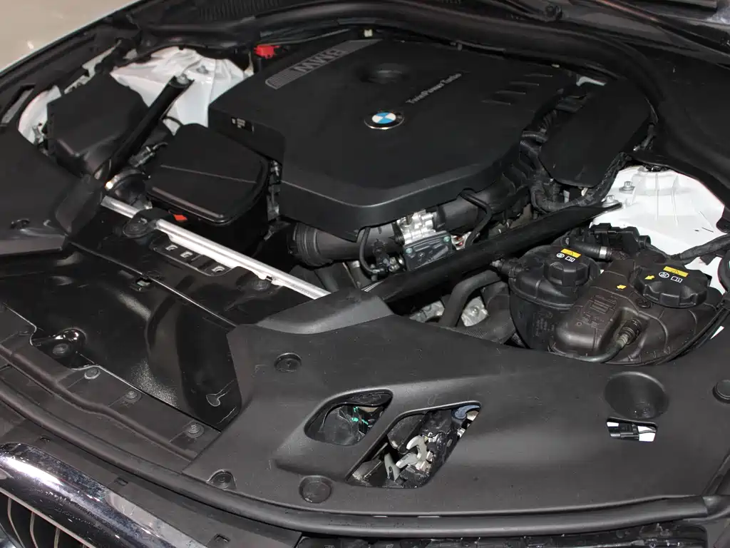 BMW 5 Series 2018 — фото 17