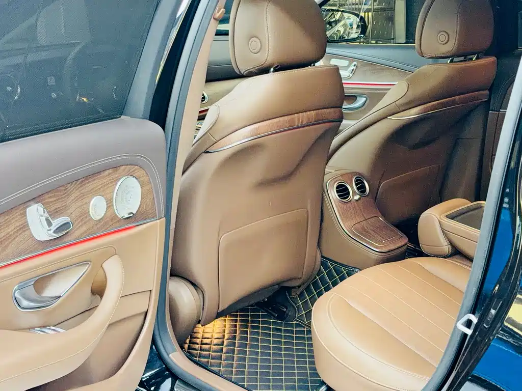 Mercedes-Benz E-Class 2022 — фото 8