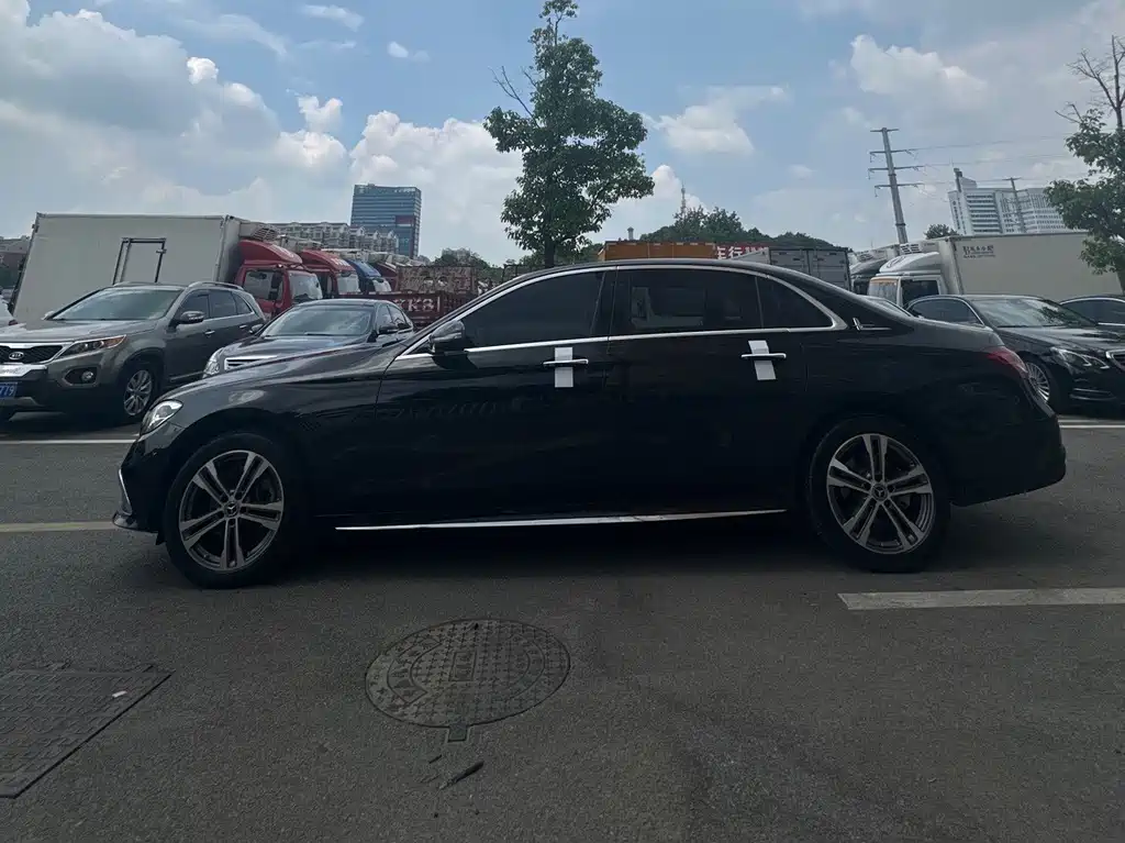 Mercedes-Benz E-Class 2022