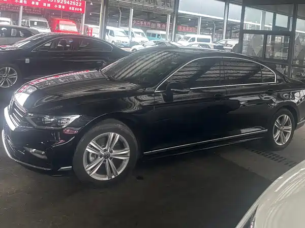 Volkswagen Magotan 2025