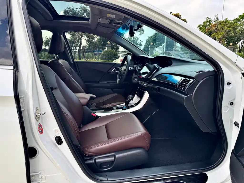 Honda Accord 2017 — фото 12
