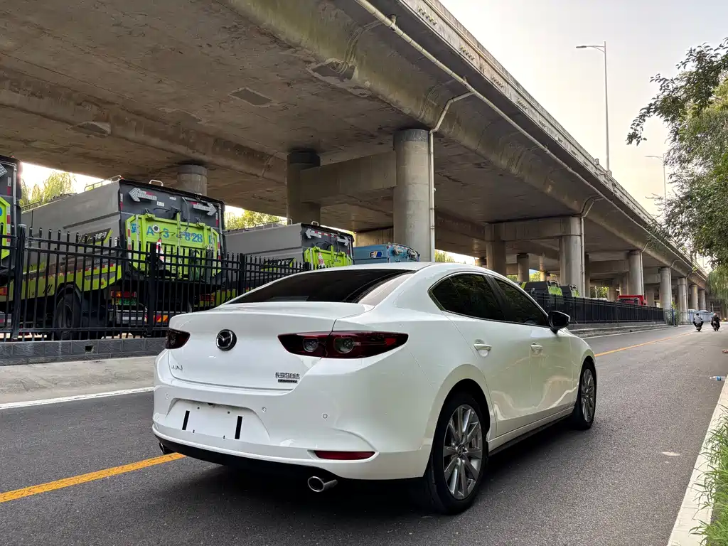 Mazda 3 Axela 2022