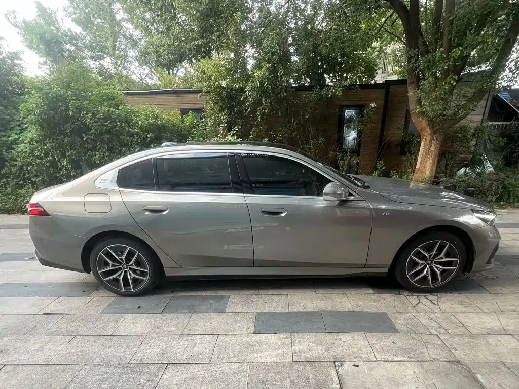 BMW i5 2024 — фото 3