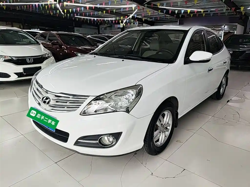 Hyundai Elantra 2015 — фото 1