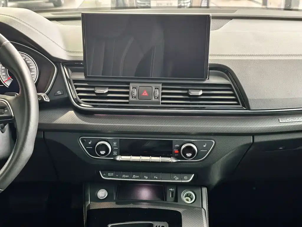 Audi Q5L 2022 — фото 11