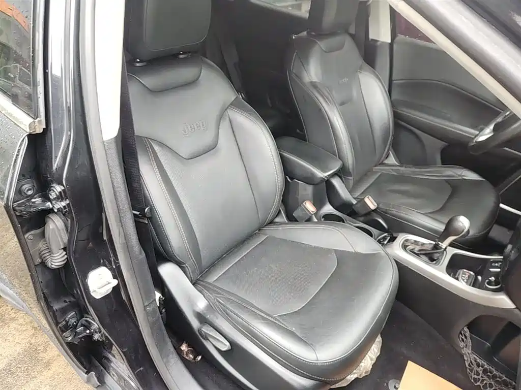 Jeep Compass 2018 — фото 25