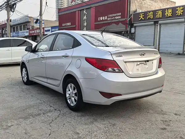 Hyundai Accent 2015