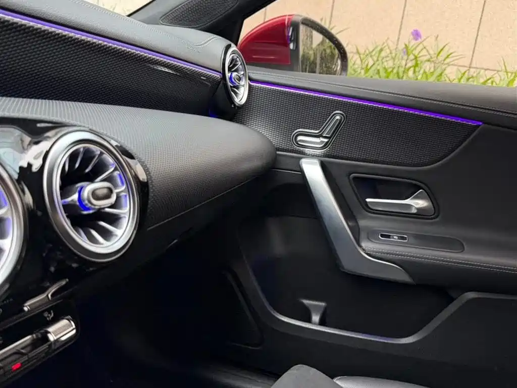Mercedes-Benz A-Class 2020 — фото 11