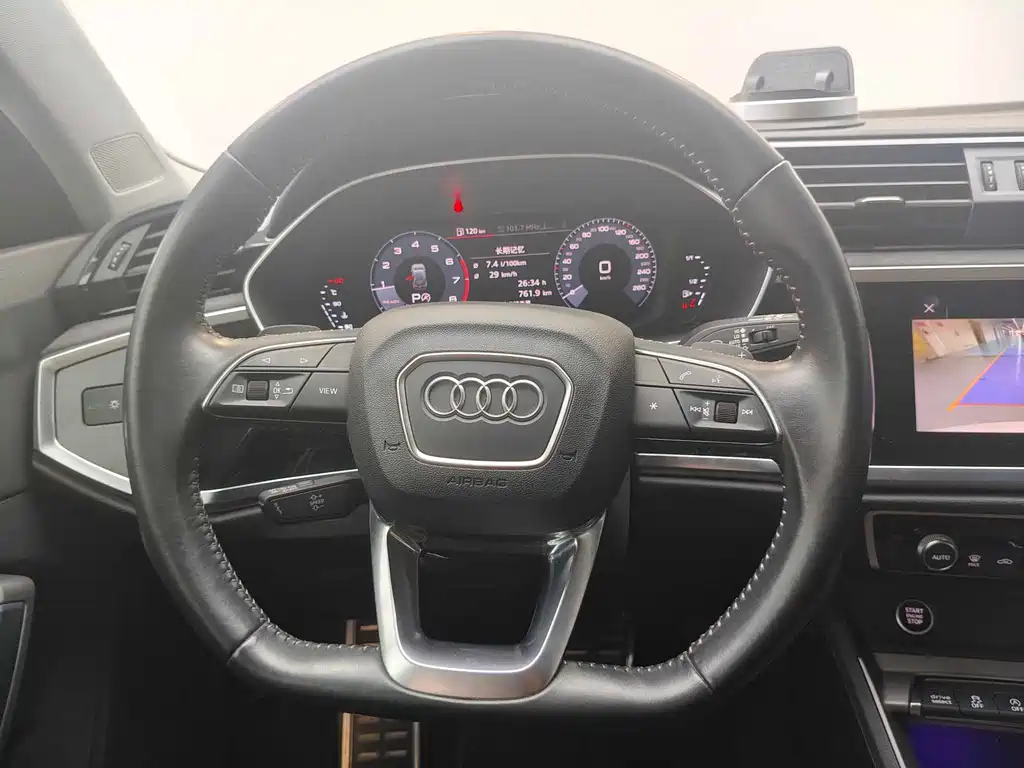 Audi Q3 2020 — фото 10