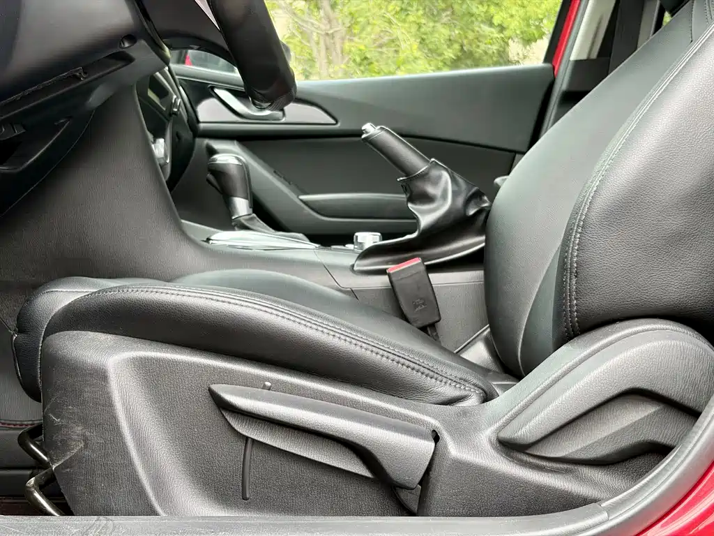 Mazda 3 Axela 2016 — фото 29