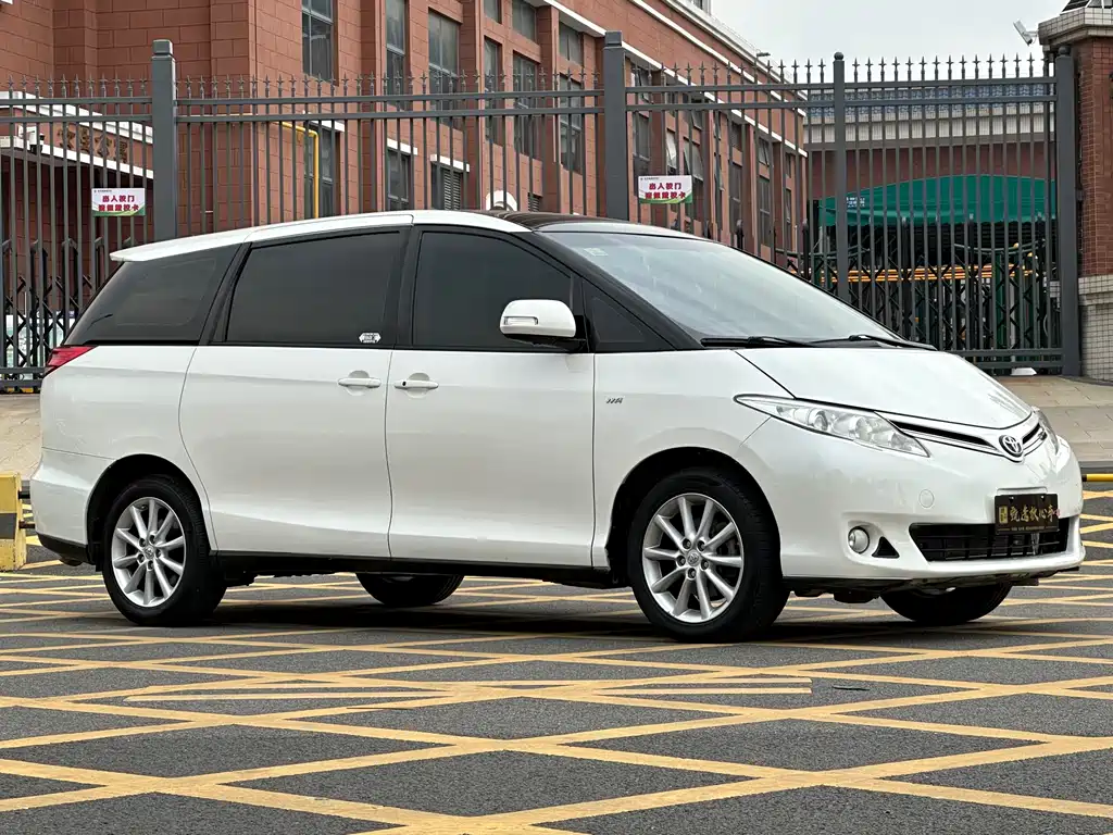 Toyota Previa 2017 — фото 3